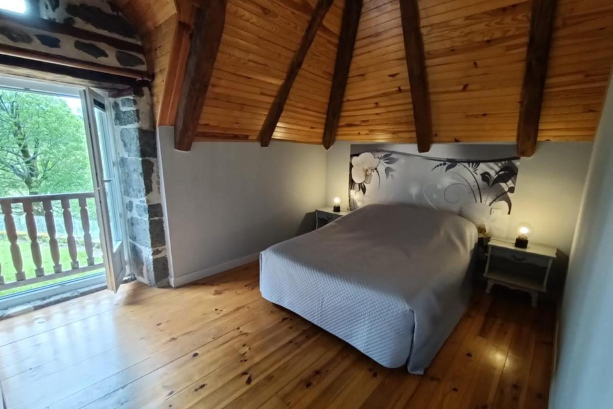 Gite 4 Personnes Dans Le Cantal Animaux Bienvenus Lascelle Exteriör bild